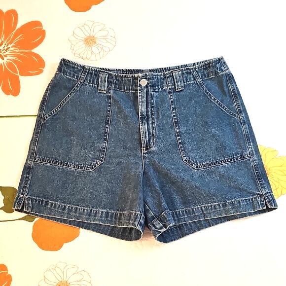 Essentials Classic Womens Four Pocket Zip & Button Blue Jean Shorts Size 12 - Picture 1 of 8